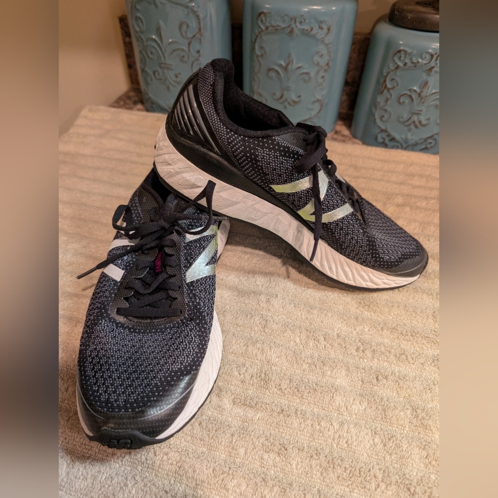 New Balance Women's Fresh Foam Vongo 2 WVNGOBS2 Black / Sea Spray Size 10.5